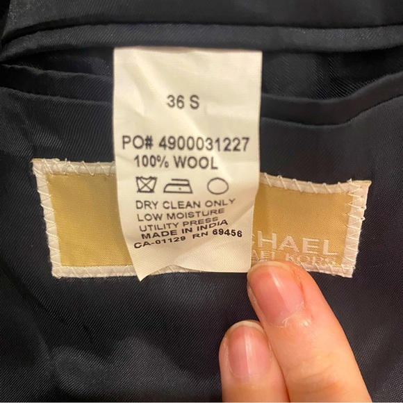 Michael Kors - Men's Navy Blazer - Size 36 Short - Picture 6 of 7